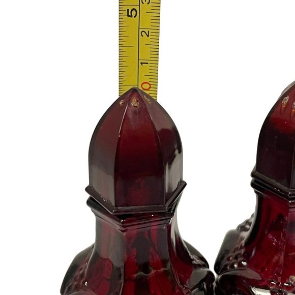 Vintage Avon Salt & Pepper Shaker Cape Cod Circa Ruby Red 1984 4 1/3" 12 oz - Picture 6 of 6